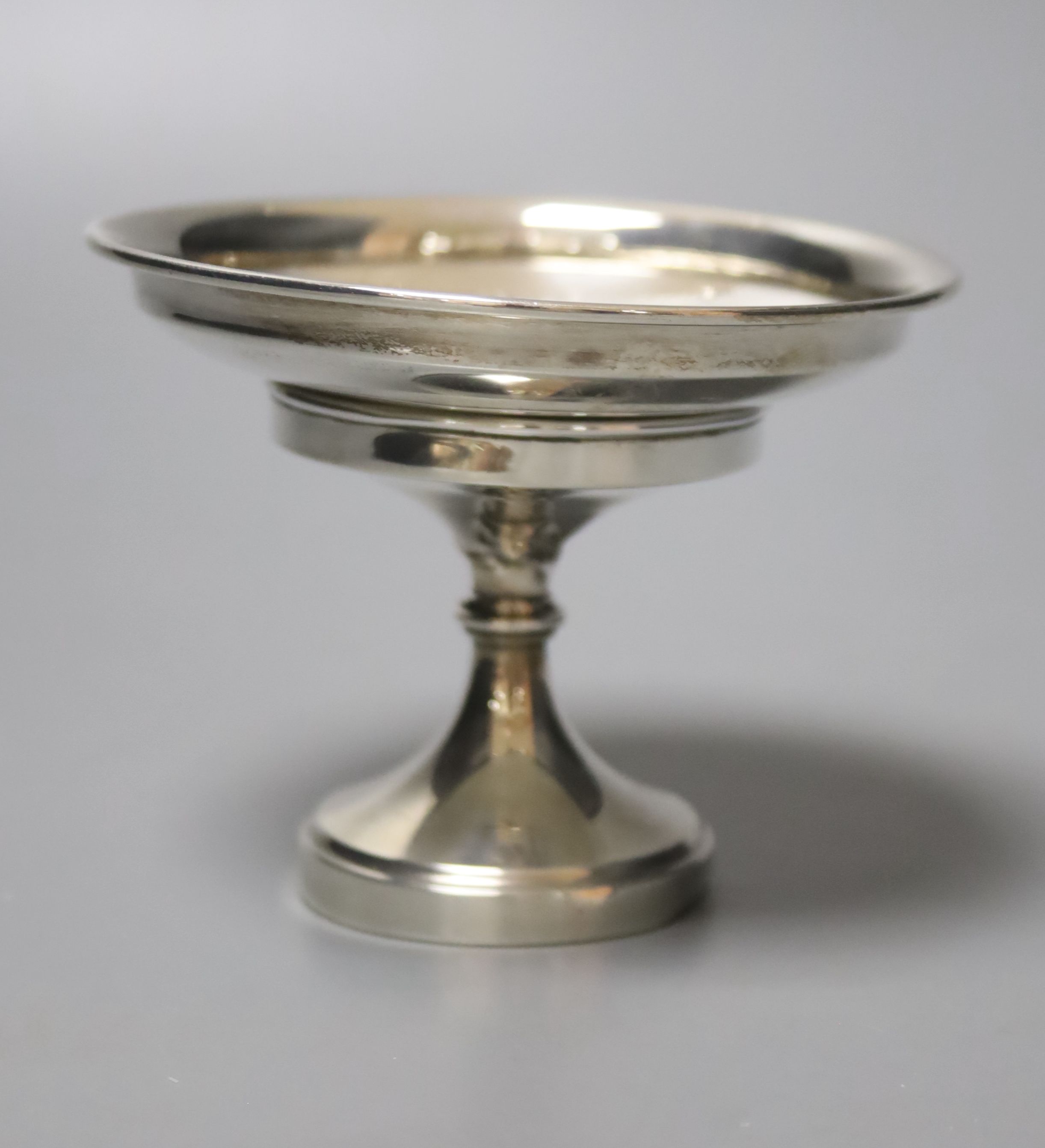 A George V silver pedestal nut dish, with inset Royal Worcester plaque, signed W. Bee, height 74mm, weighted.